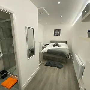 Apartment Beautiful 1-bed In London, Uxbridge