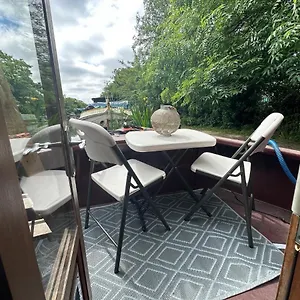 Botel Luxury Boat - The Thistle Dream, Uxbridge