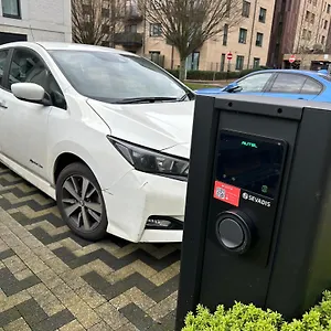 Apartment Vick's House With Parking And Ev Chrgr, Uxbridge